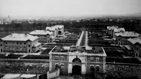 Luftaufnahme der JVA Butzbach Luftaufnahme: Torgebäude und Anstaltssiedlung der JVA Butzbach